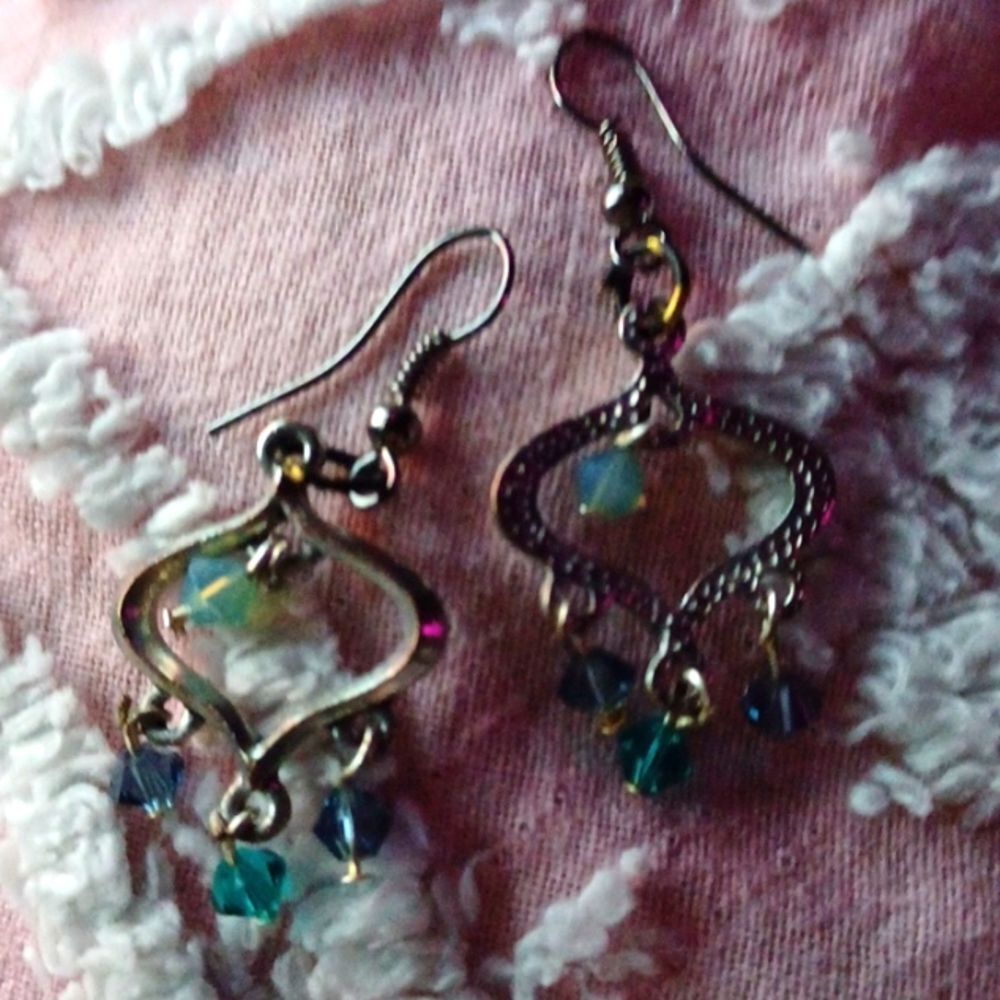Silver hearts‎ On Dangle Beaded Blue Earrings